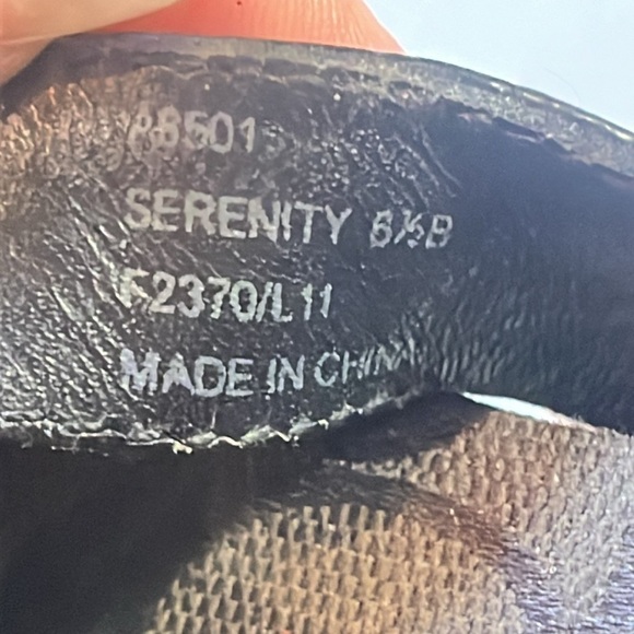 Coach Serenity Sandal Thong Slides Sz 6.5 Patent Leather black Logo flower pearl - Picture 10 of 10